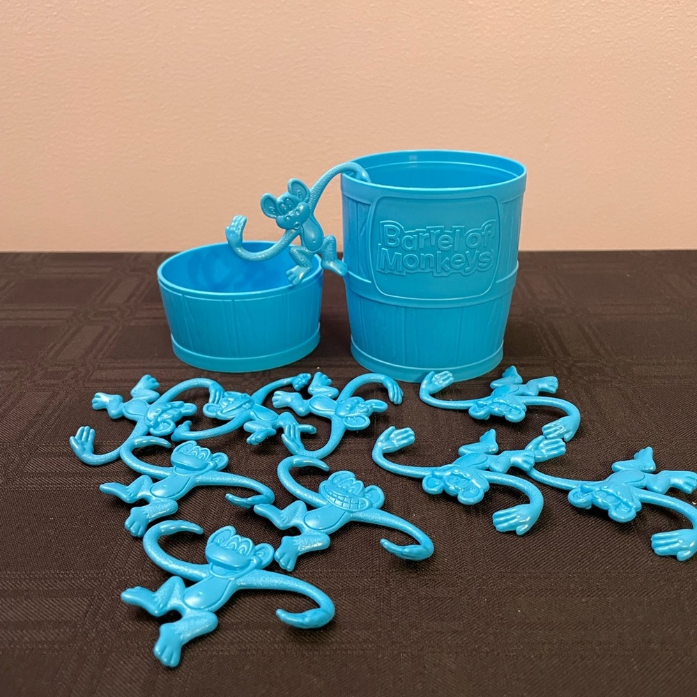 Barrel of Monkeys Classic Retro Linking Game for Kids Family Fun Hasbro Toys